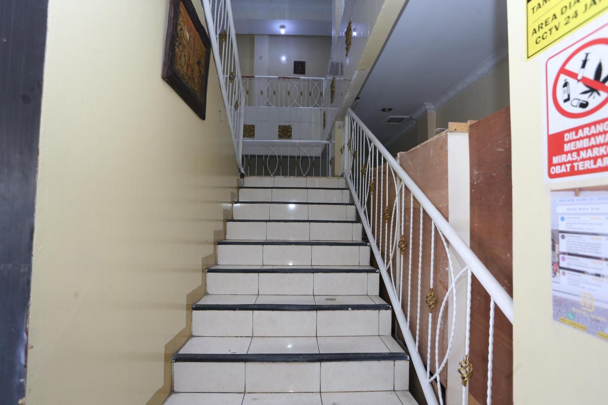 Hotel Dancenter Tanah Abang Near Pasar Tanah Abang 3*